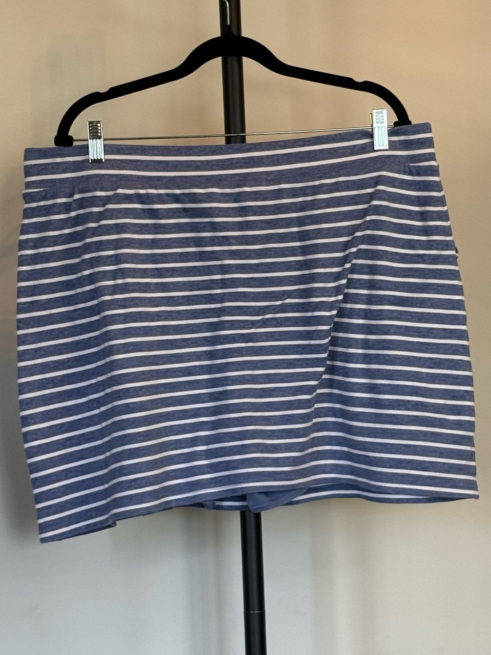 3/$15 croft & barrow Navy and White Striped Cotton Skort - Picture 2 of 2